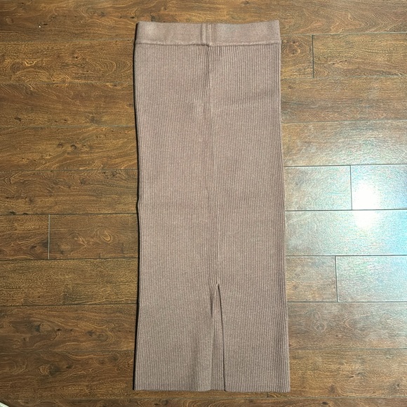 Knit Skirt - Picture 3 of 4